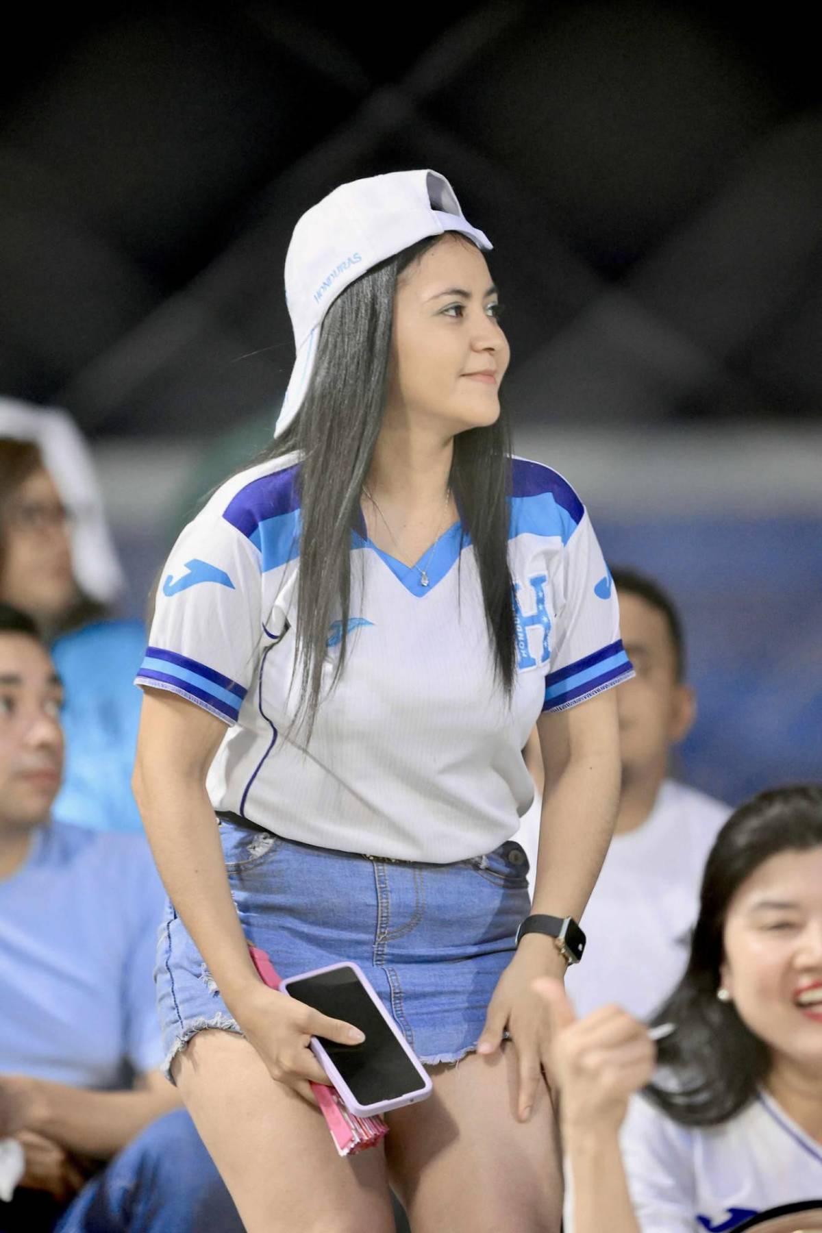 Modelo enamora en el Honduras-Costa Rica y derroche de bellezas en SPS