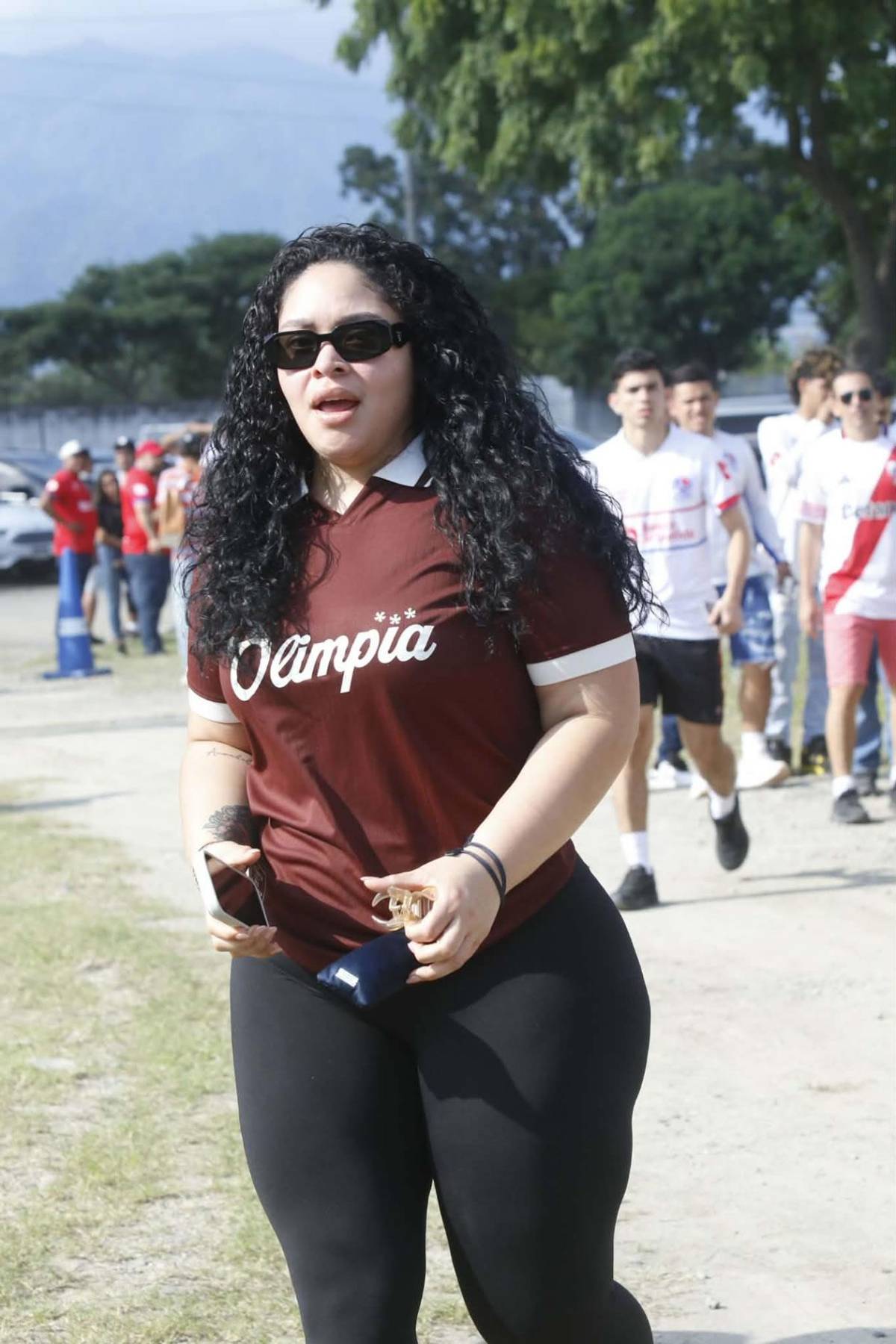 Árbitra cautiva, bellas chicas y un incidente en la final Marathón vs Olimpia