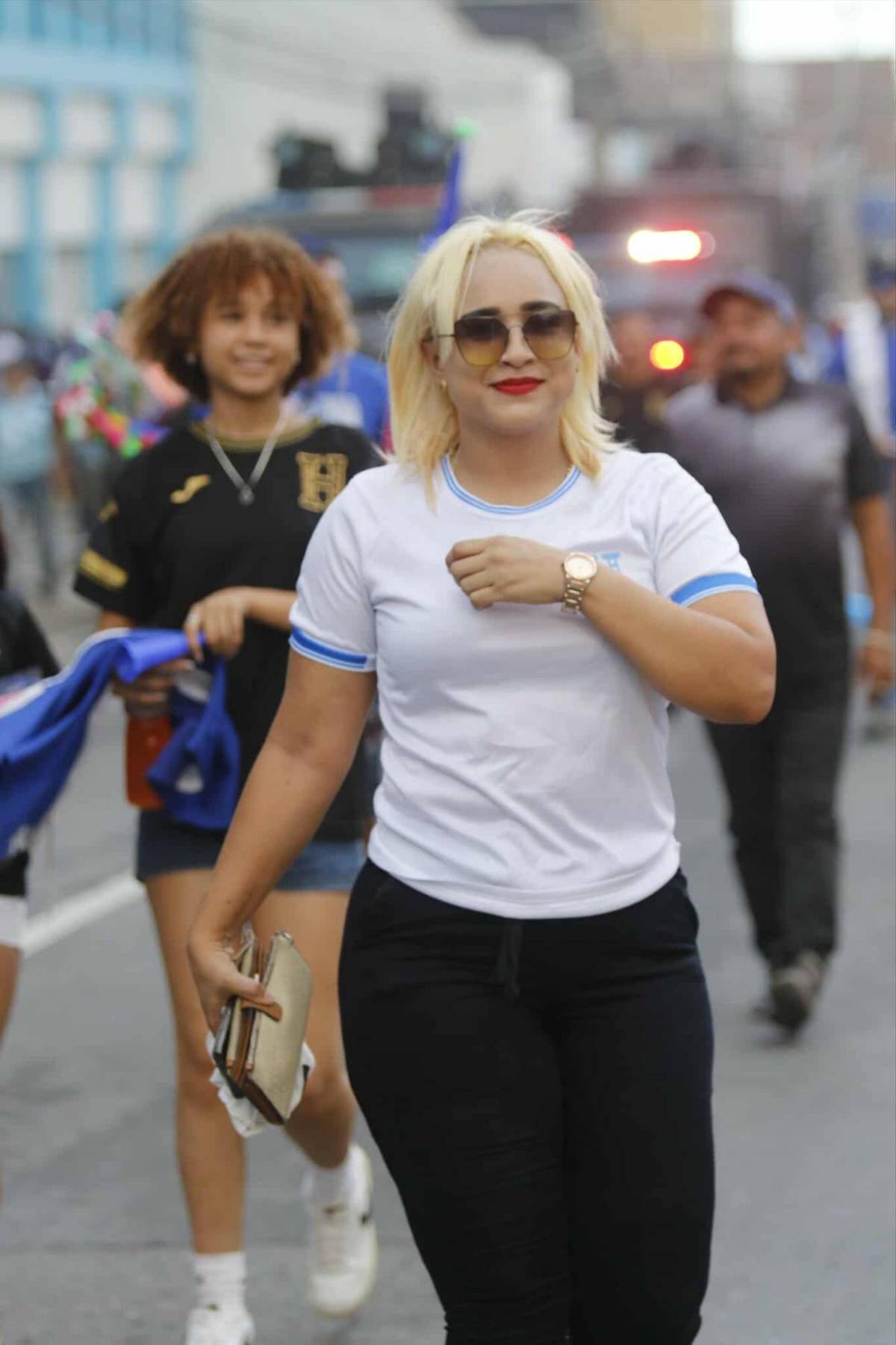 Modelo enamora en el Honduras-Costa Rica y derroche de bellezas en SPS