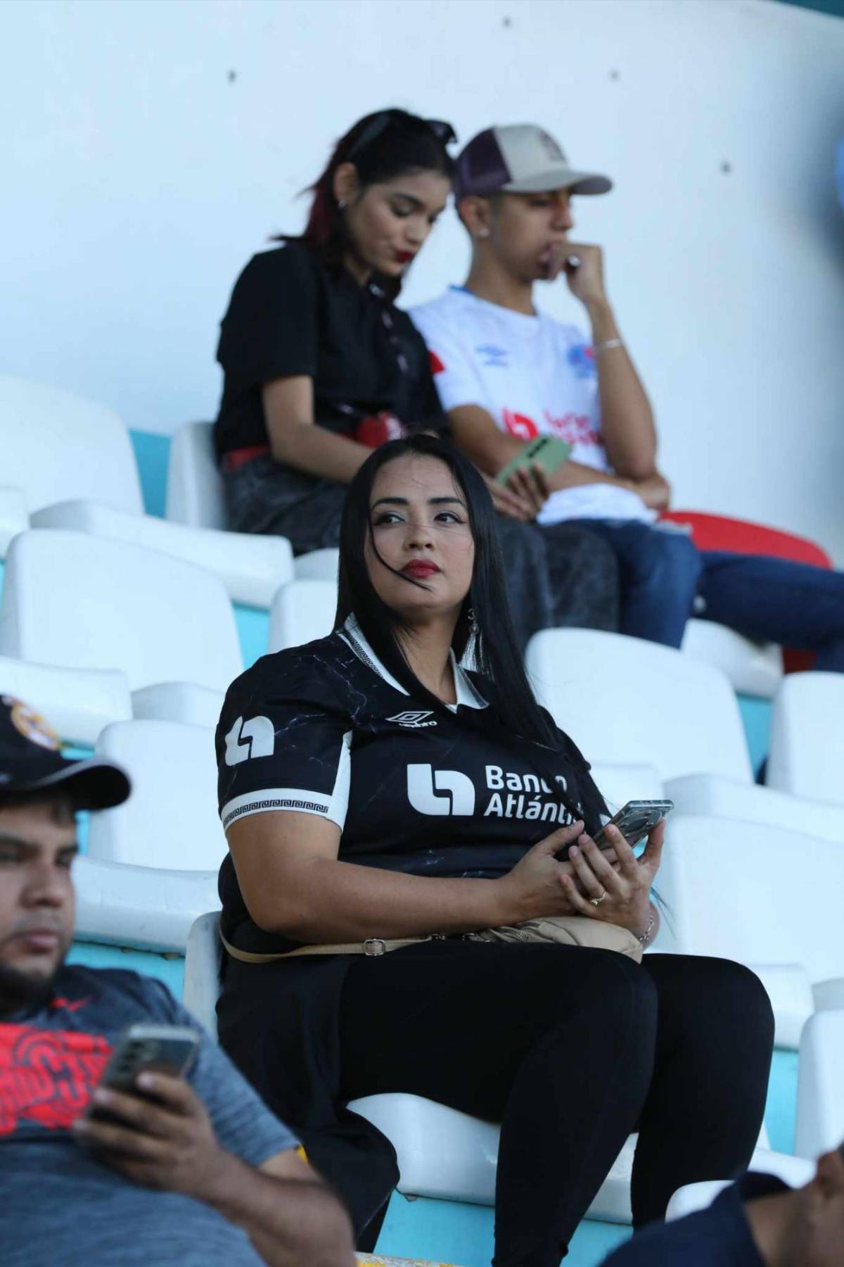 Venezolana cautiva, modelo enamora y las bellezas del Olimpia-Real España