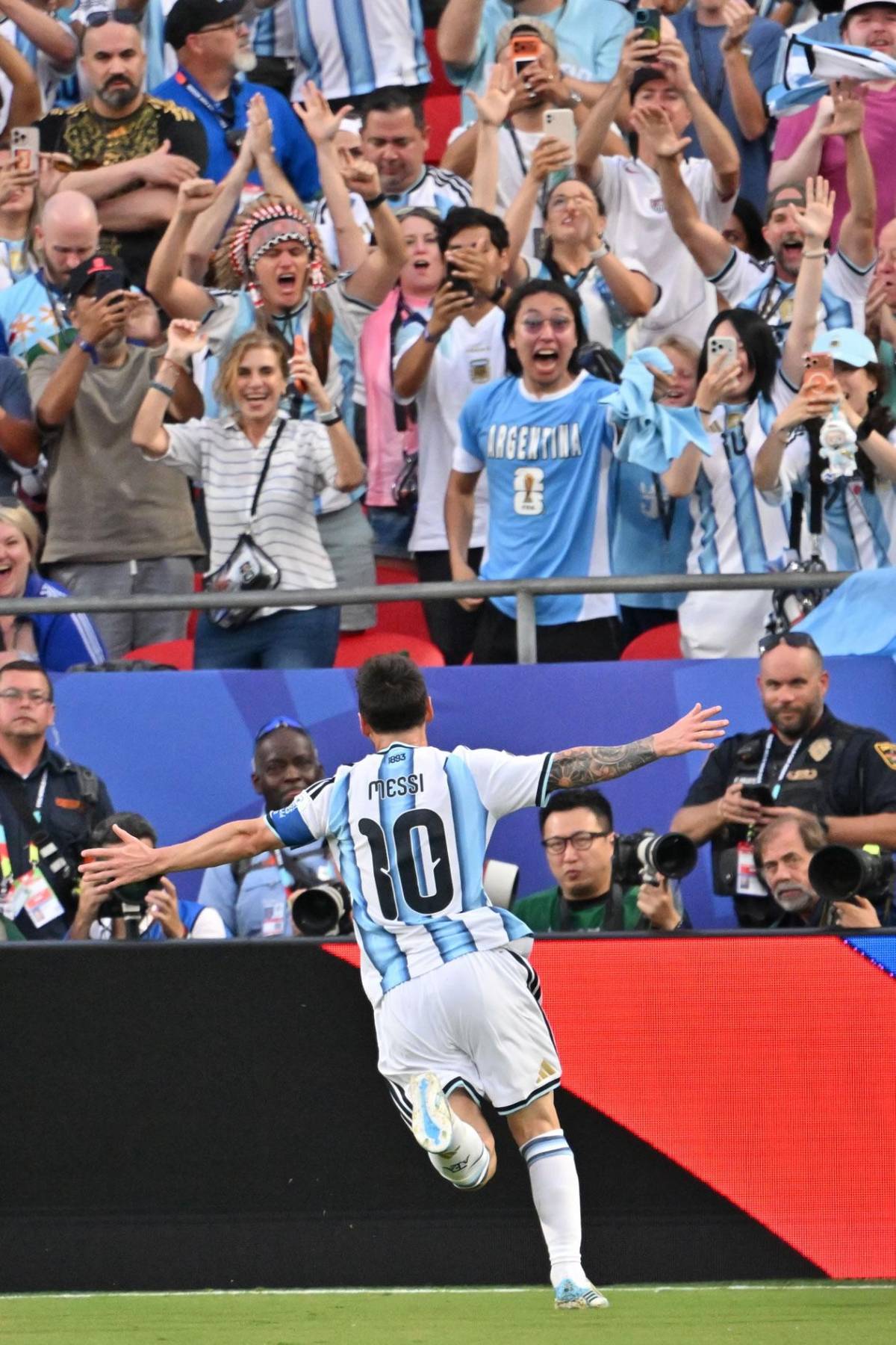 Show de Messi, su llanto, errores del VAR en Argentina - Argelia y Antonela robó miradas