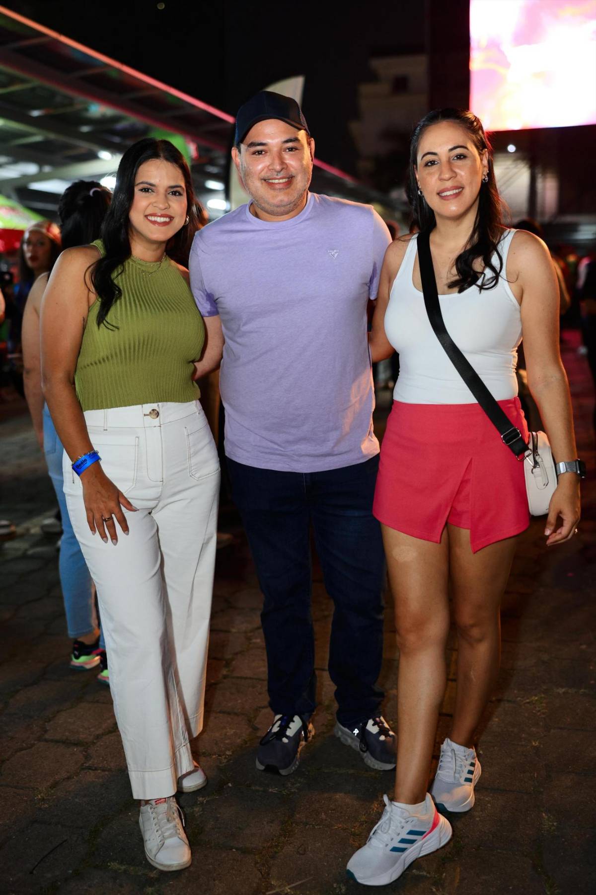 La juventud sampedrana disfrutó en el concierto de Beéle