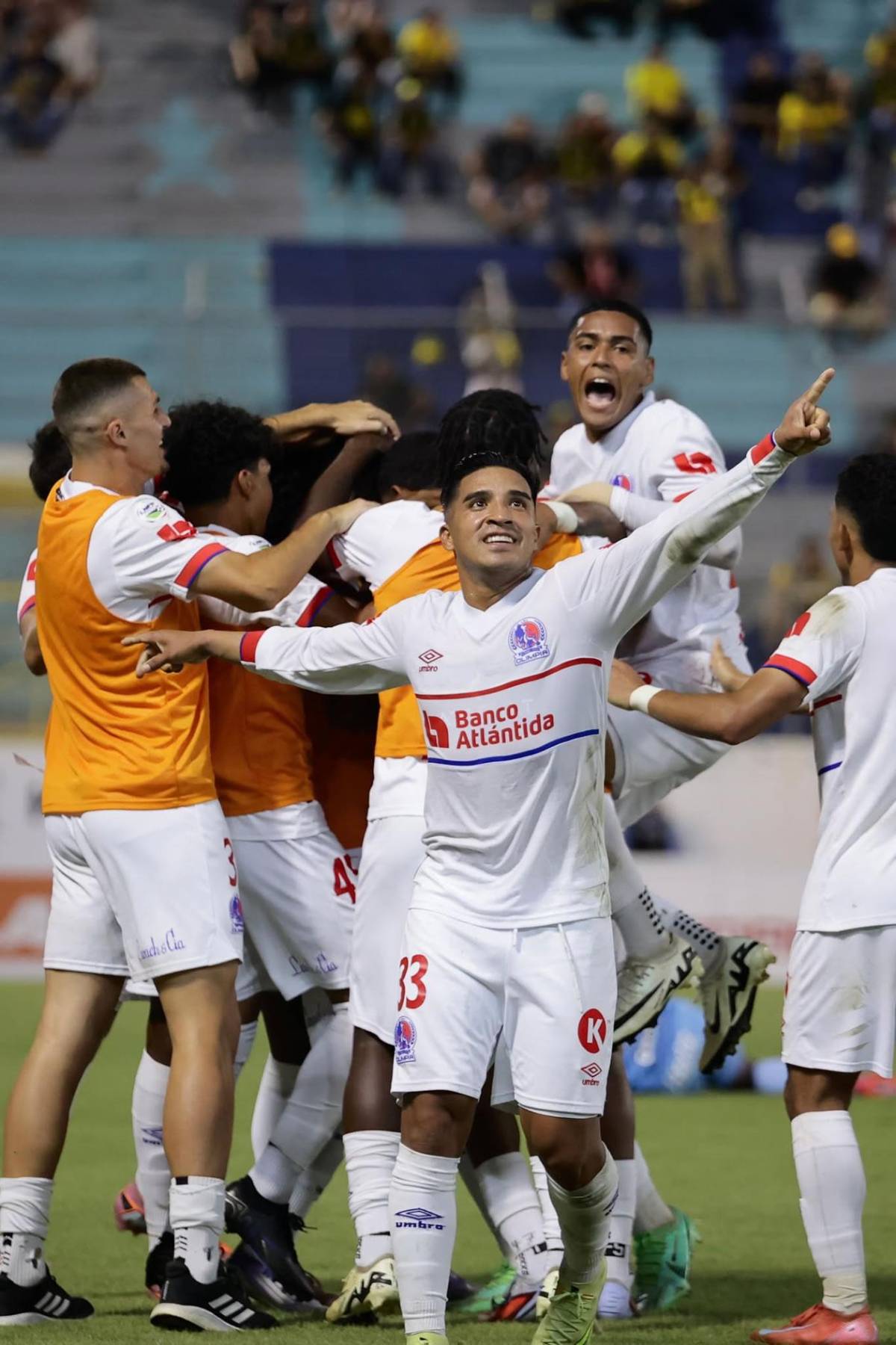 Euforia de Olimpia, Real España sufre y discusión de Jeaustin Campos y Espinel