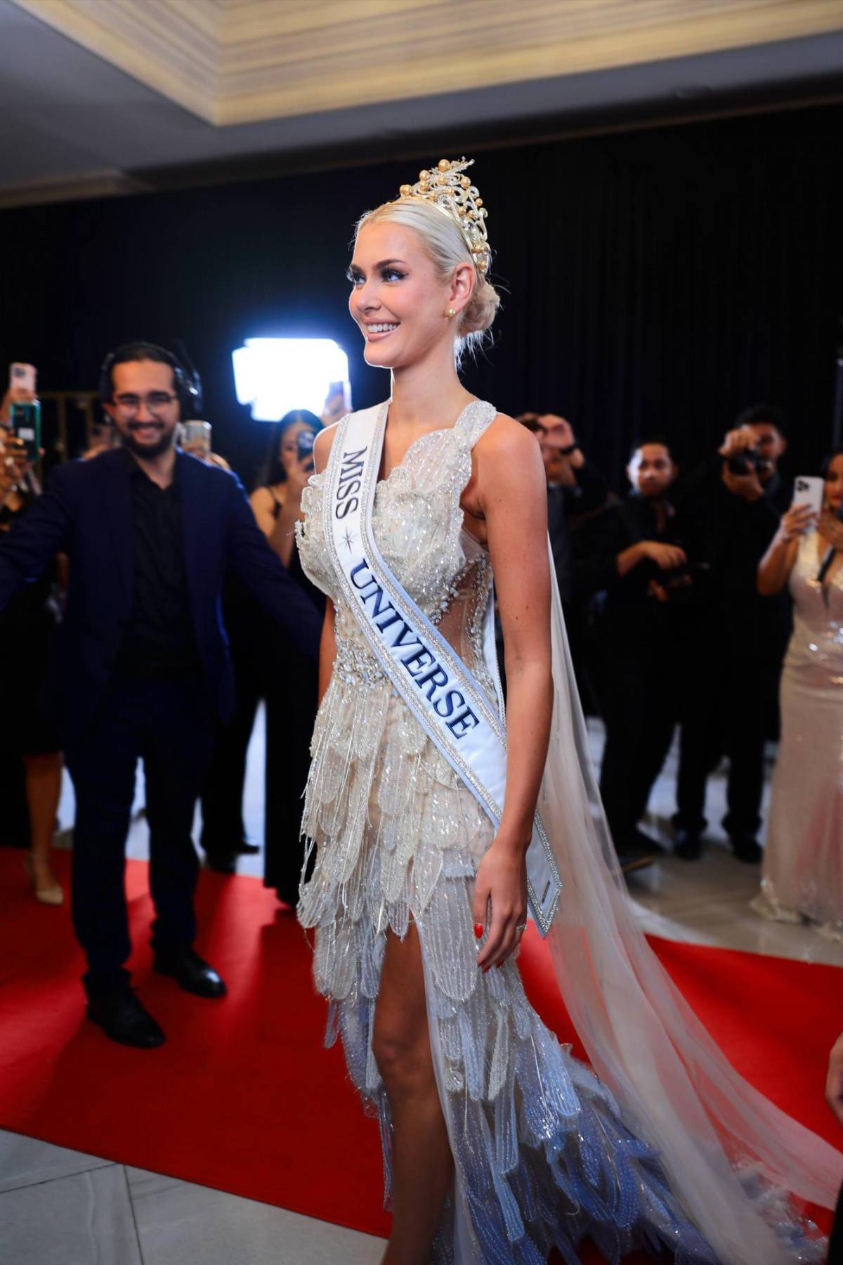 ¡Barbie hecha realidad! Victoria Kjær deslumbra en la gala de Miss Honduras Universo 2025