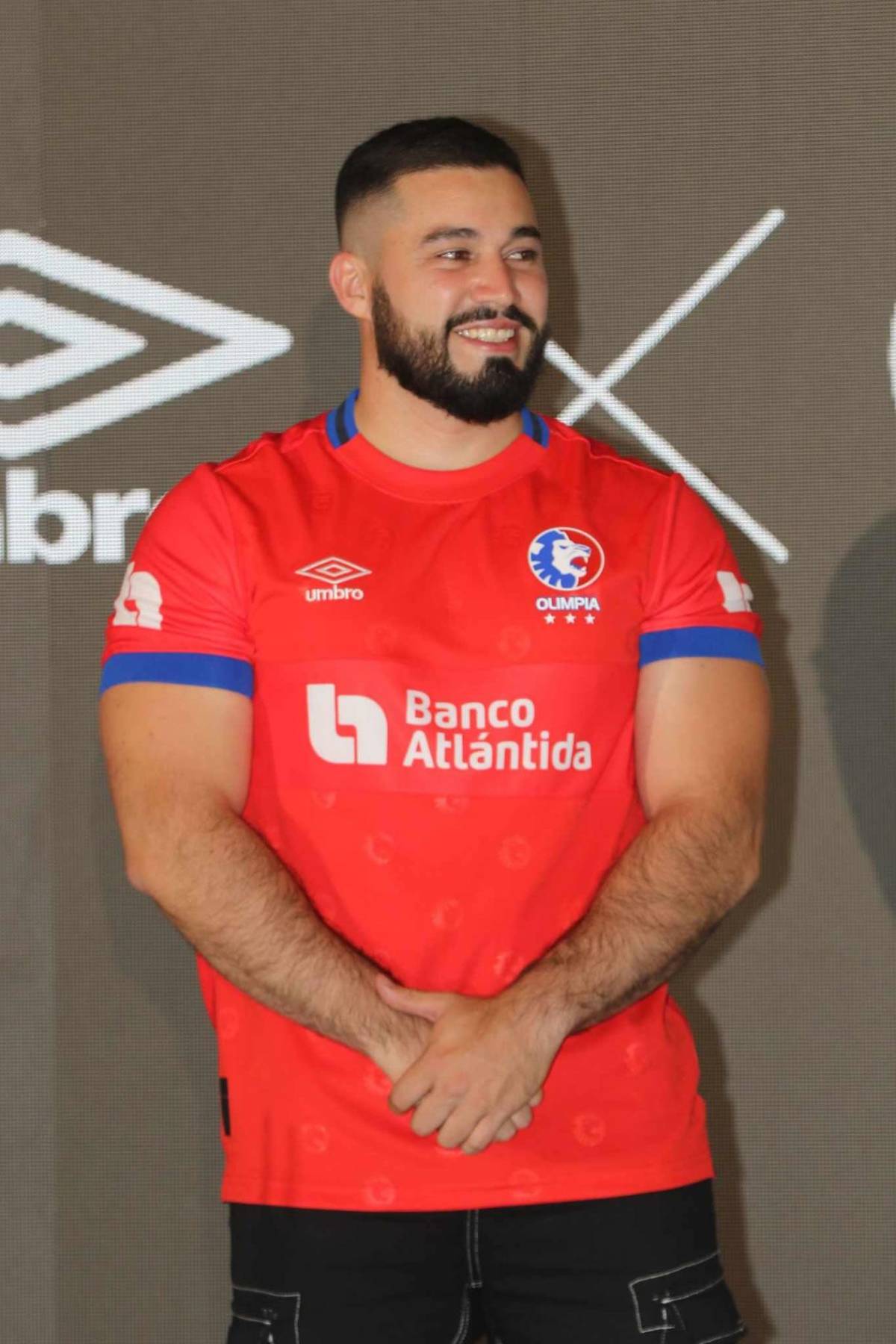 Así son las nuevas camisetas del Olimpia: varios tributos y el único gigante