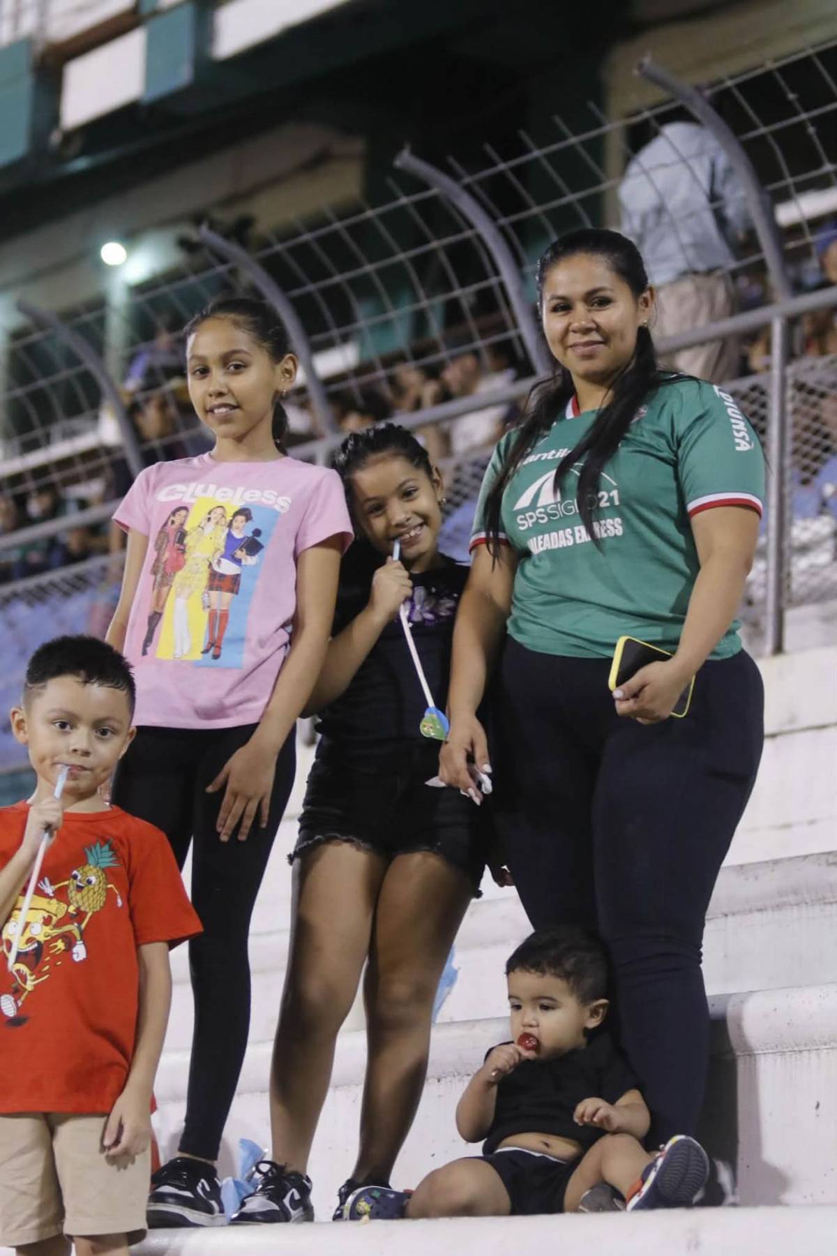 Fiesta de Marathón, celebró a lo Messi, un debut relevante y las sexys chicas