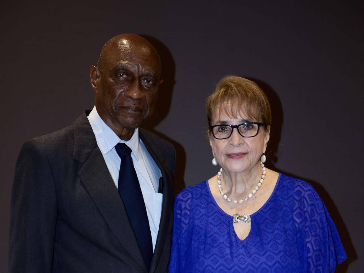 Asociación Médica Sampedrana condecora a médicos en SPS