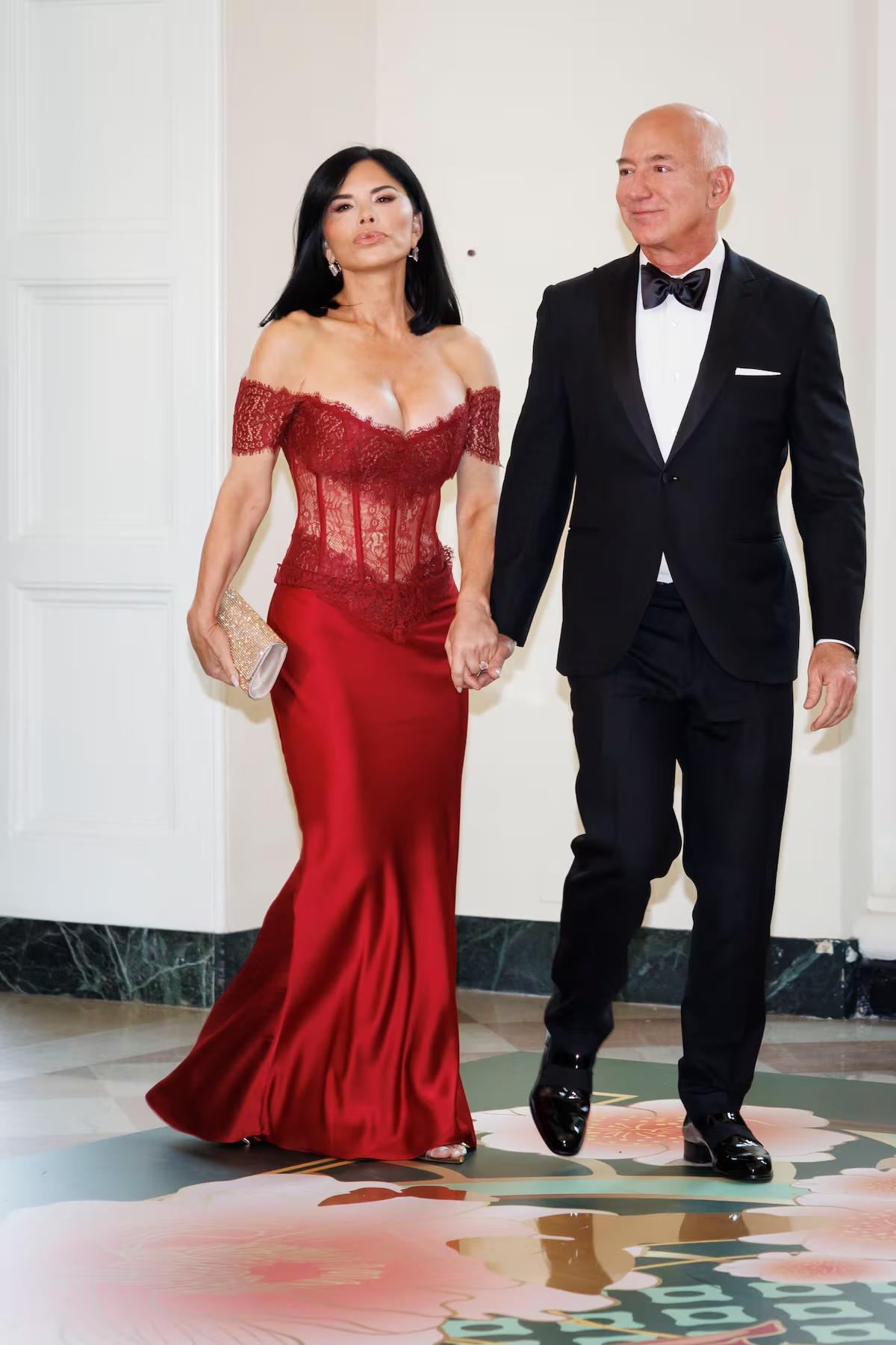 Lujo desbordado y críticas: Bezos y Lauren Sánchez llegan a Venecia para la boda del año