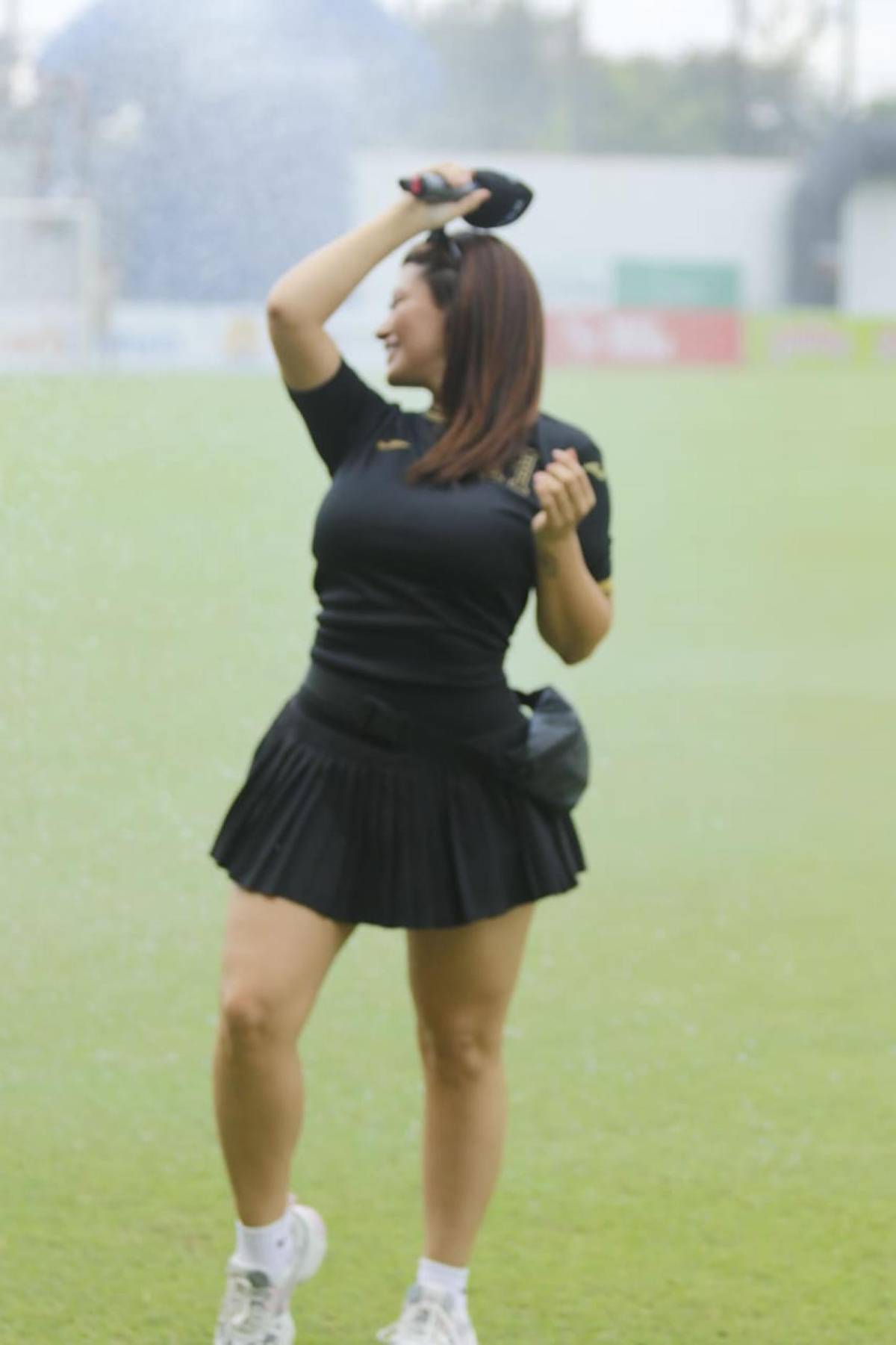 Milagro Flores 'enamora' a Supremo y se emociona: así llegó al partido de tiktokers en el Morazán