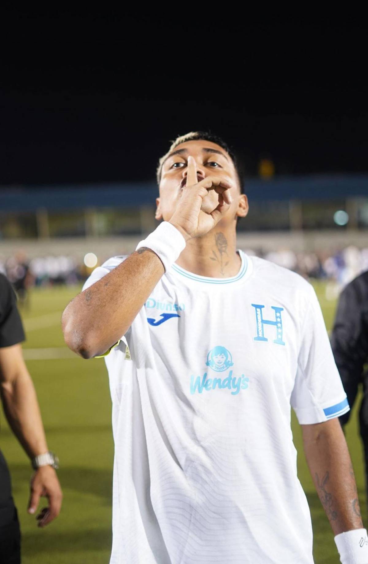 Tiktokers de Honduras con festejo alocado, agresión a Supremo y la bronca en Nicaragua