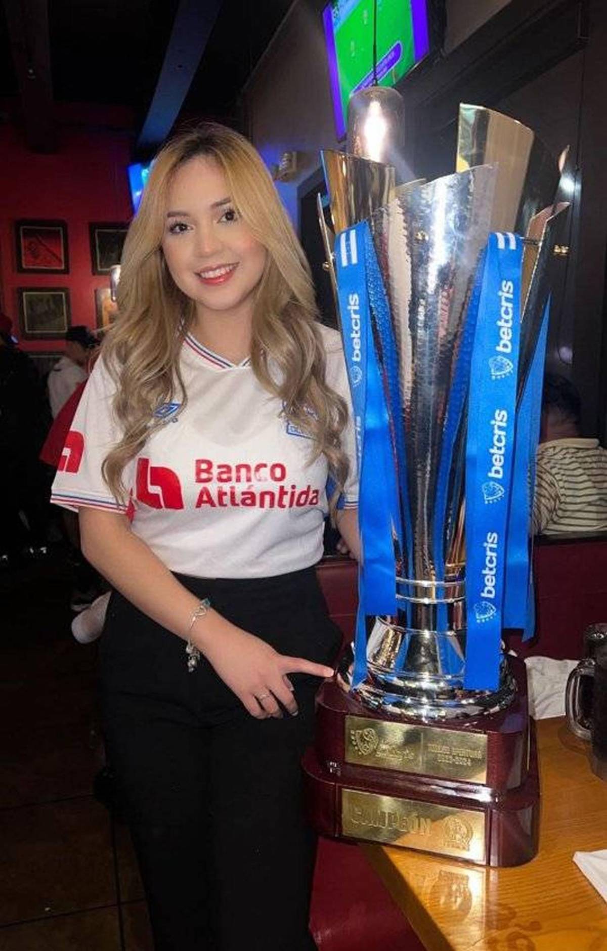 Así es la bella esposa de futbolista convocado a la Selección de Honduras