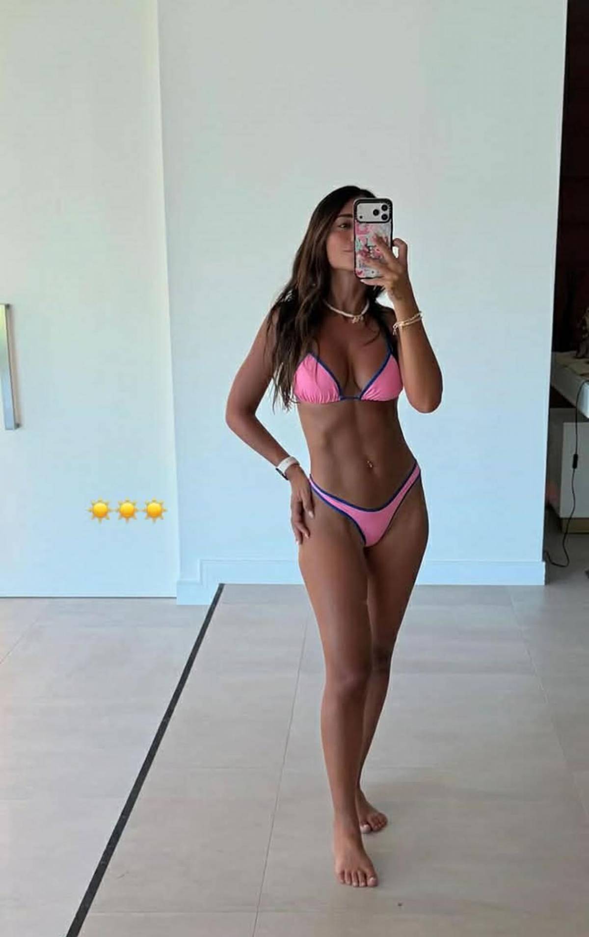 Antonela Roccuzzo calienta las redes con infartantes fotos en bikini: Messi reacciona