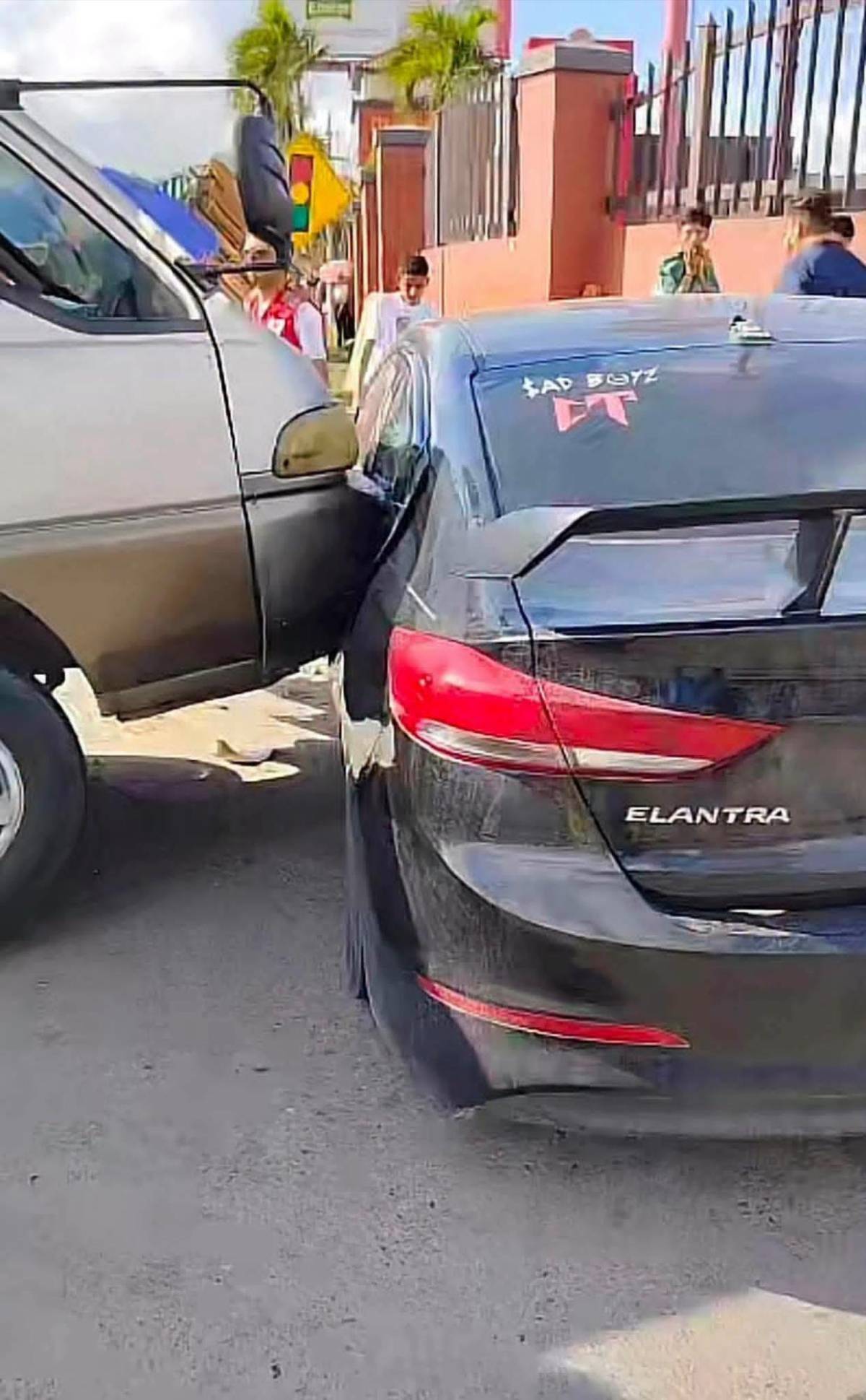 Múltiple choque provocado por bus rapidito deja varios heridos  en Choloma