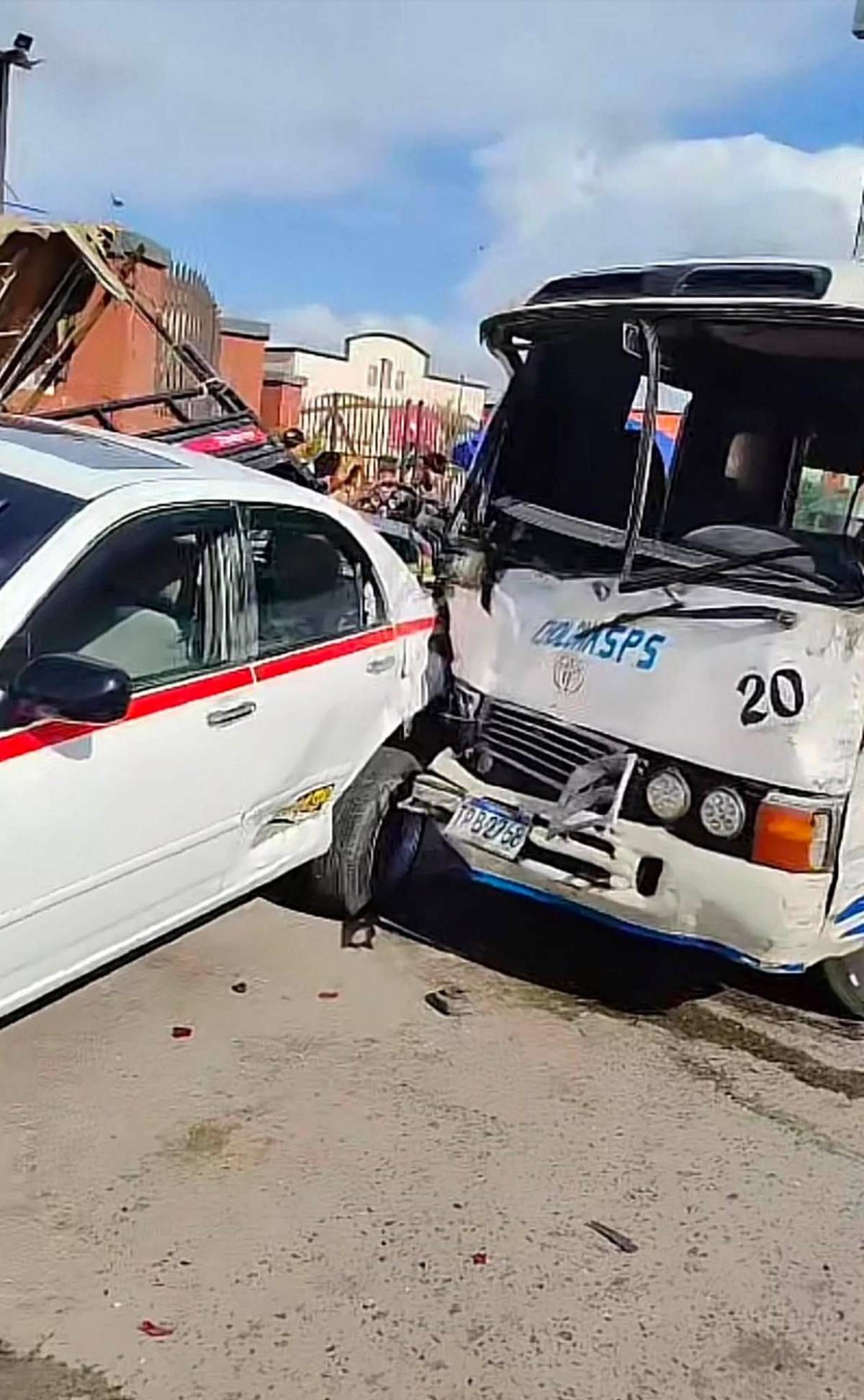 Múltiple choque provocado por bus rapidito deja varios heridos  en Choloma