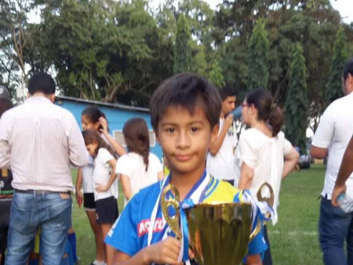 ‘Chino’ comenzó a jugar fútbol desde los cuatro años en las calles de su colonia.