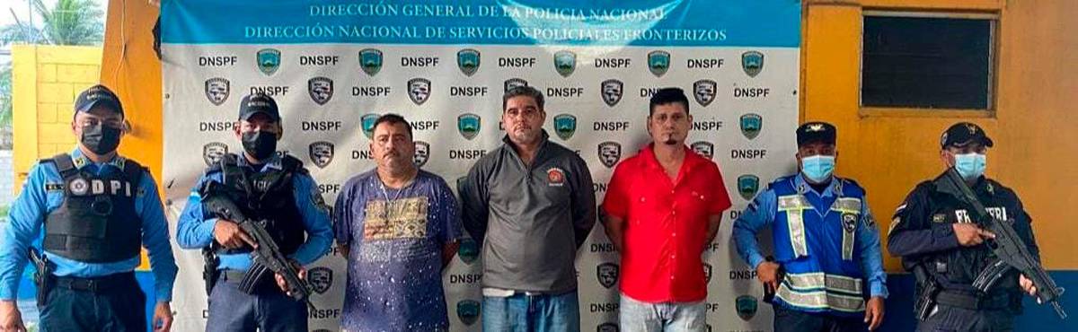 Caen tres supuestos coyotes cuando trasladaban de manera irregular a 8 nicaragüenses
