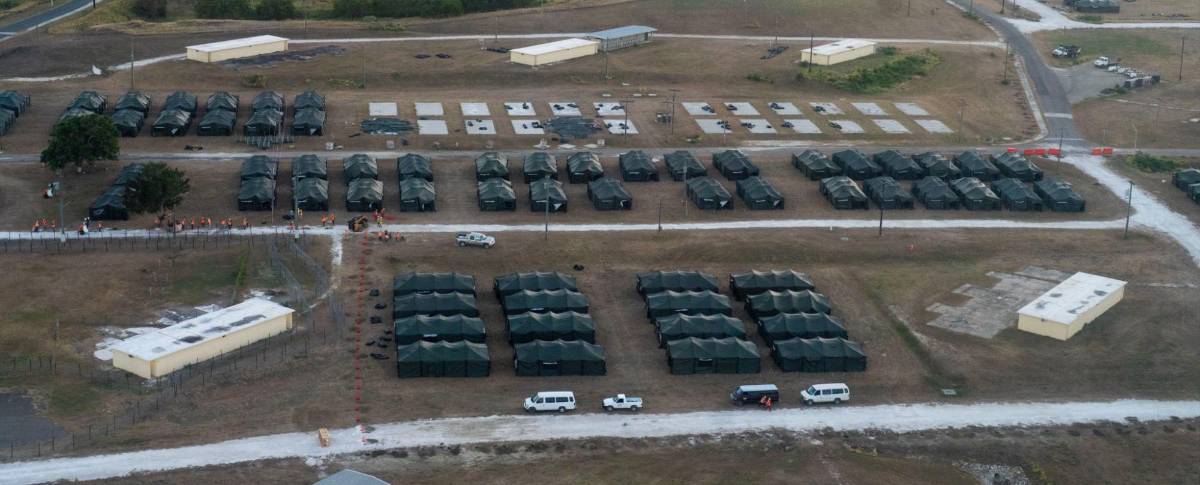 Tiendas de campaña y celdas de máxima seguridad para migrantes en Guantánamo