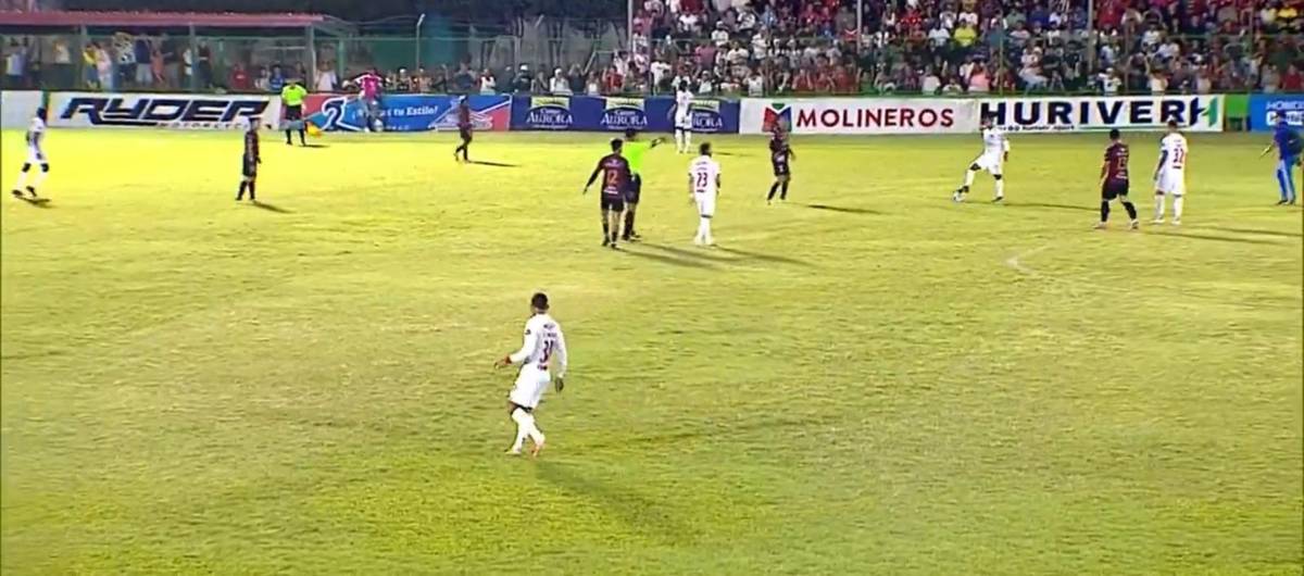 Olimpia da golpe al Choloma, 'intruso' se mete en pleno partido y Tiktoker cautiva