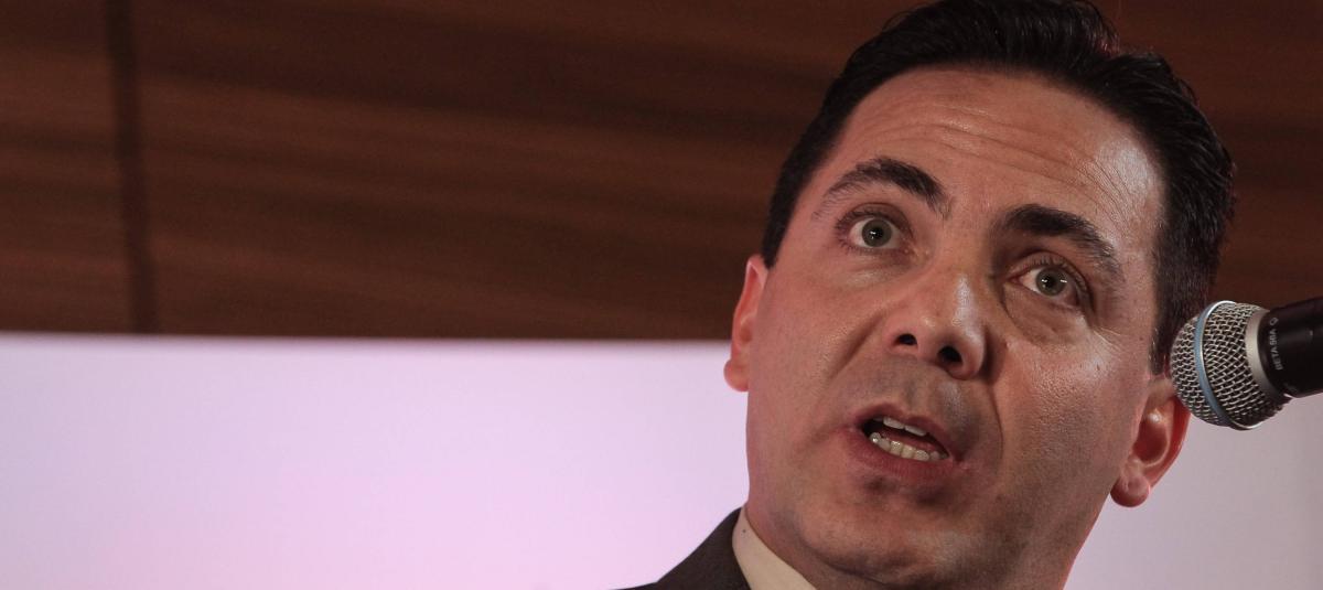 Cristian Castro termina el bachillerato y va por la universidad