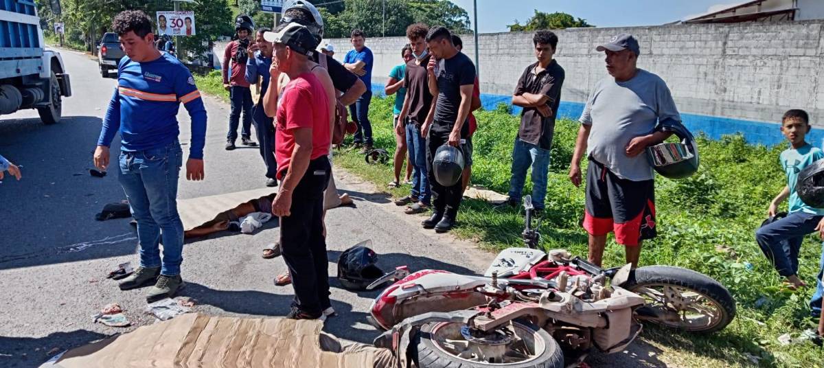 Llanto y dolor: Padre e hijo mueren arrollados por rastra en La Ceiba
