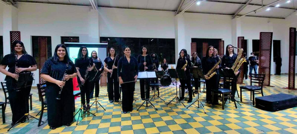Banda Sinfónica Femenina brilla en su concierto