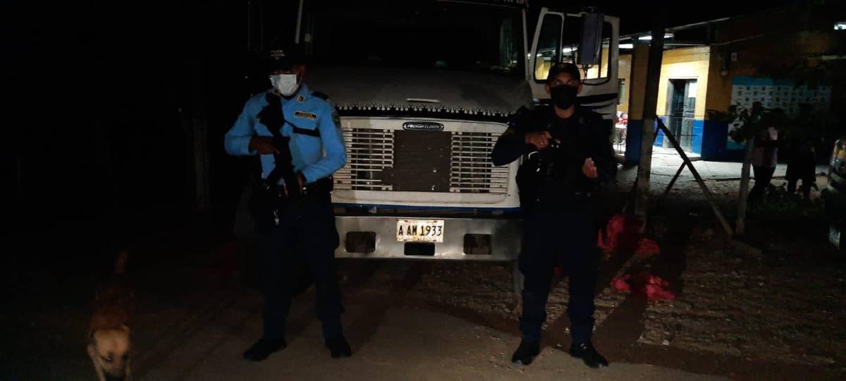 La unidad fue trasladada a instalaciones policiales en el punto fronterizo.