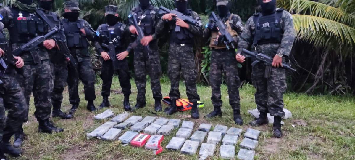 Decomisan cargamento de 246 kilos de supuesta cocaína en Atlántida