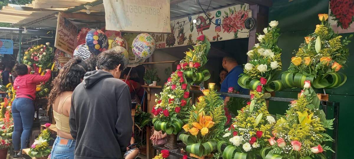 Desde tempranas horas, en distintos lugares del país, el movimiento comercial es notable. 