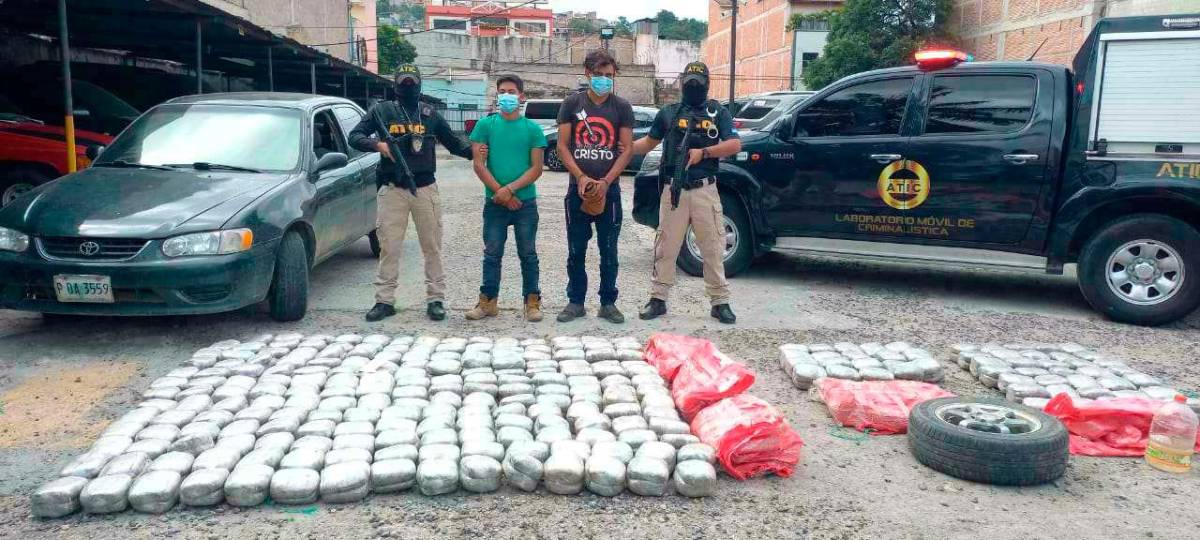 Decomisan más de 490 paquetes de marihuana en salida a Olancho