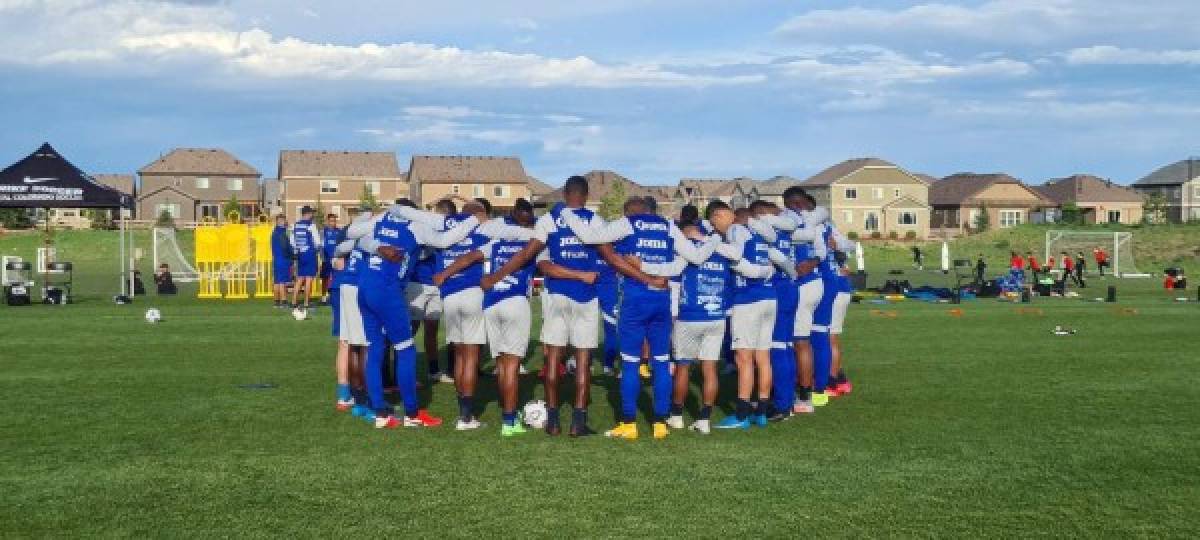 Bajo una temperatura de 10 grados,la selección de Honduras comenzó a pulir sus piezas para el choque de este ante Estados Unidos que dará inicio a las 5:30pm, horario hondureño. Foto Fenafuth.