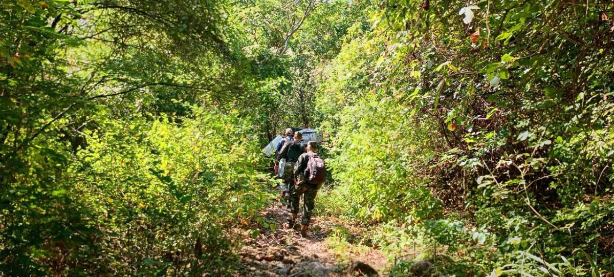 Fotos curiosas de cómo trasladan las maletas electorales a los rincones de Honduras