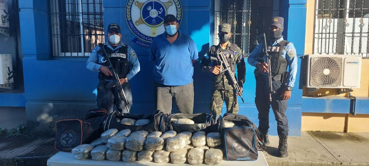 Los capturan cuando transportaban 120 paquetes de marihuana en bus de la ruta Trujillo-San Pedro Sula