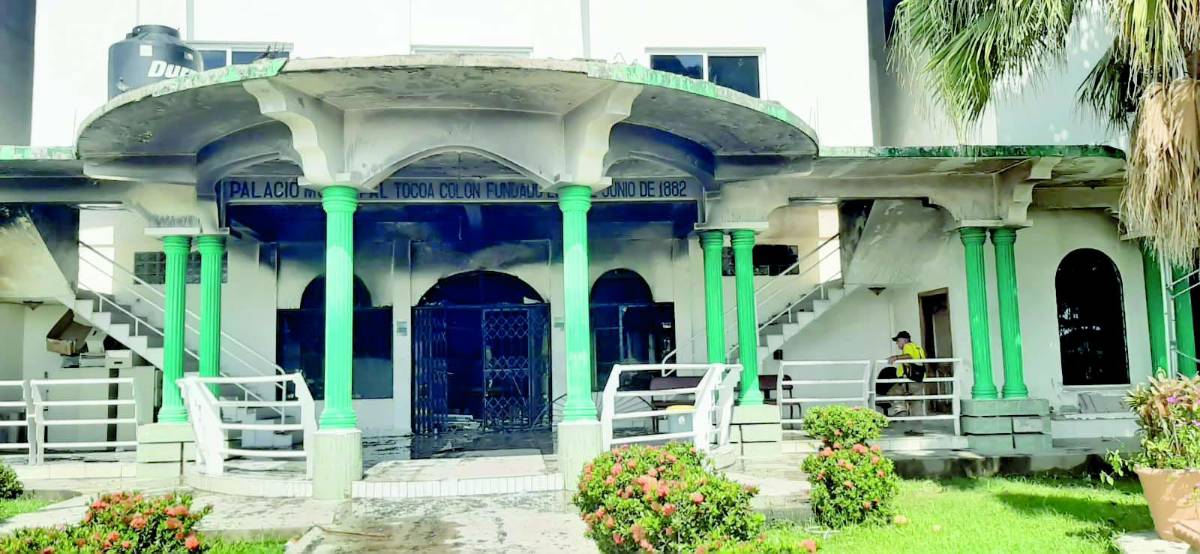 La Atic investiga misterioso incendio en alcaldía de Tocoa