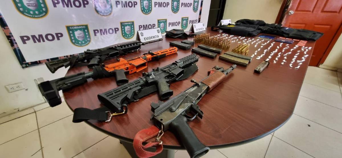 El armamento decomisado en el operativo.