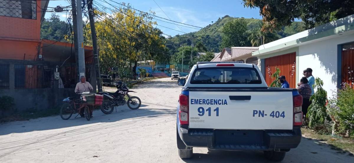 Patrulleros llegaron al lugar, pero no reportaron capturas relacionadas al doble crimen.