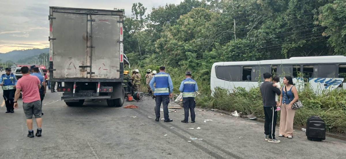 Al menos 40 personas iban en el bus accidentado en El Progreso: un muerto y menores heridos