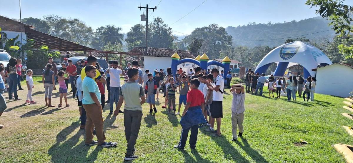 Alrededor de 100 niños de todas edades participan en el campamento denominado La Ruta de mis Sueños, en Santa Rita, Copán.