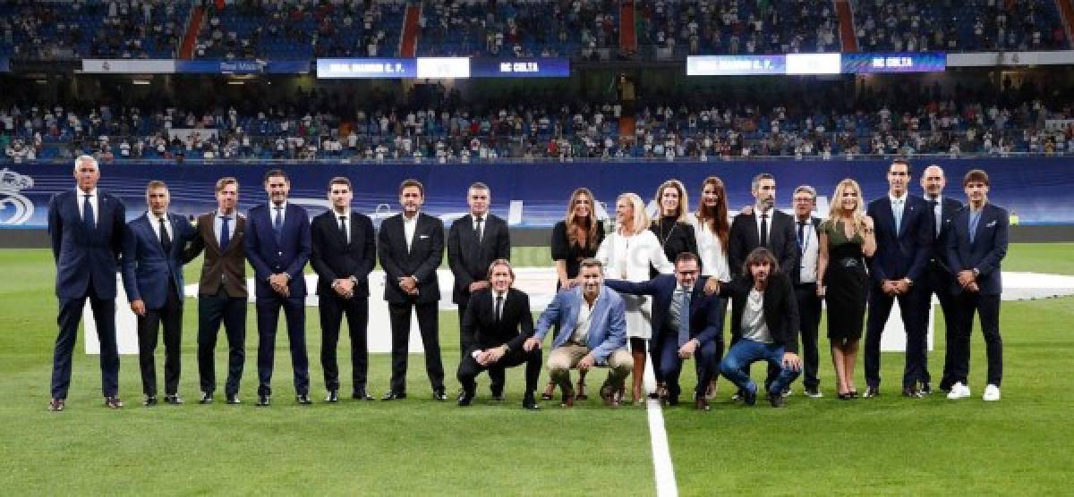 Familiares de del expresidente madridista Lorenzo Sanz y exfutbolistas del Real Madrid estuvieron presentes en el homenaje.