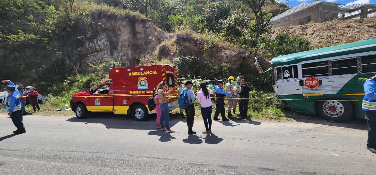 Identifican a agentes policiales muertos en choque entre bus y patrulla en Gracias, Lempira