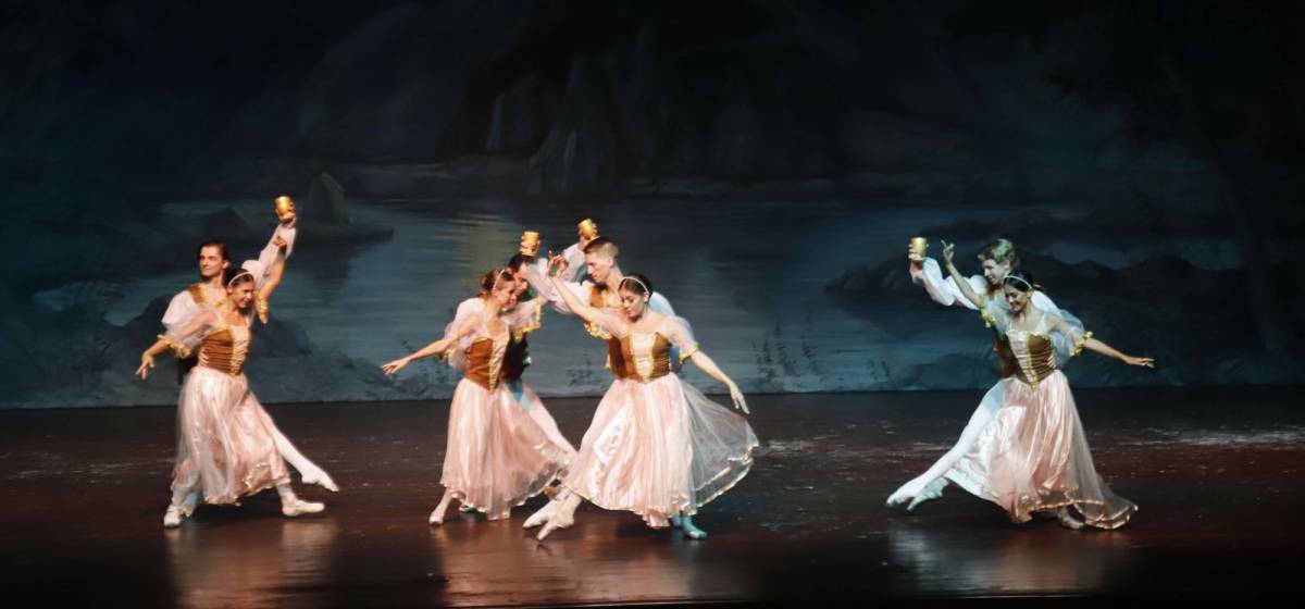 Ballet ruso conquista a los sampedranos con “El lago de los cisnes”