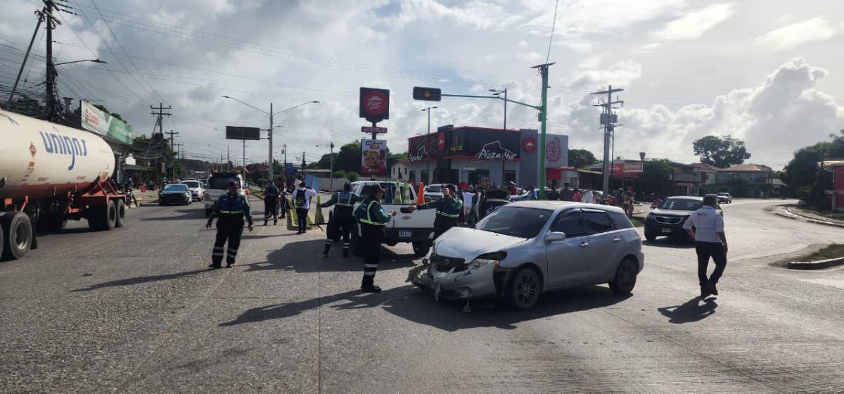 Se cruzó un semáforo en rojo: capturan a padre tras accidente en el que murió su hijo en Puerto Cortés