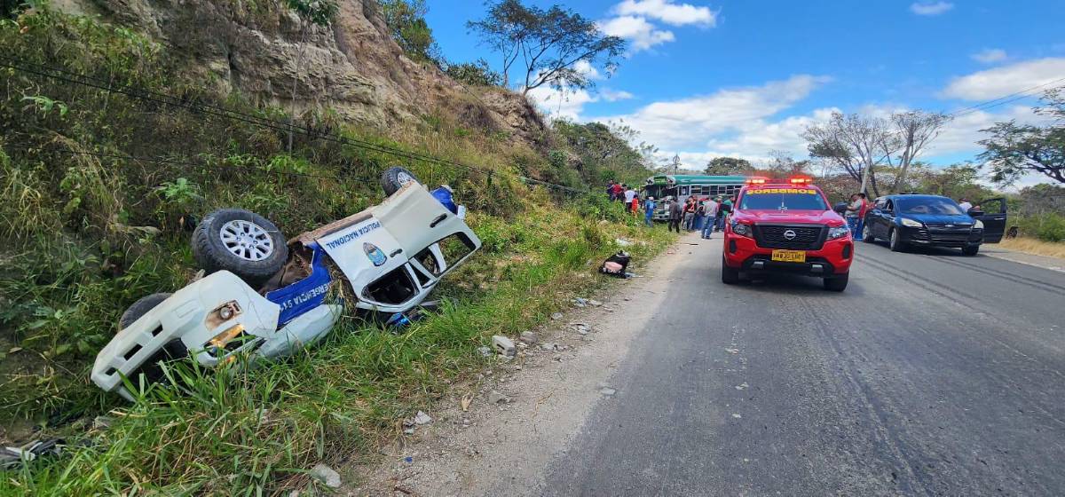Esta es la causa que habría provocado el choque frontal entre patrulla y bus en Lempira