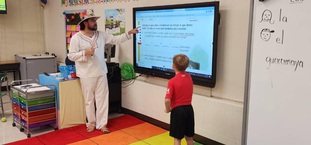 Reclutarán maestros bilingües para trabajar en Estados Unidos