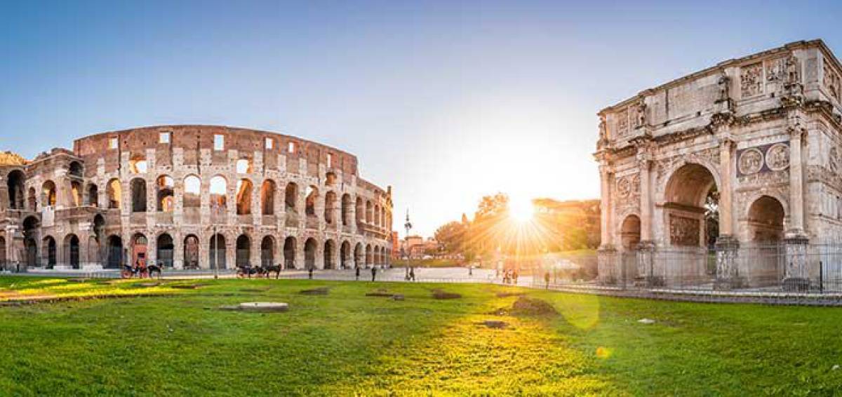 Roma la legendaria ciudad fundada por los míticos Rómulo y Remo. La capital italiana es un destino obligatorio para todo viajero. Goza de una historia inmensamente rica que comprende combates de gladiadores en el antiguo coliseo.