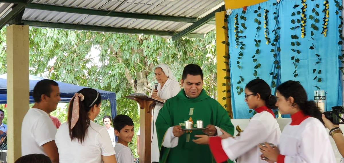 El Centro Virgen de Suyapa está ubicado en la colonia Lozano, sector López Arellano.