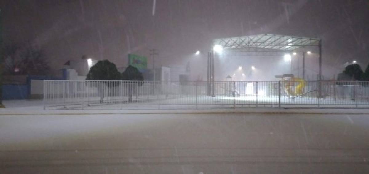 Lucas Avelar compartió esta imagen de la tormenta en Texas, donde los apagones y las dificultades para transitar por calles y autopistas heladas por las fuertes nevadas han obligado a las asutoridades a decretar el estado de emergencia.