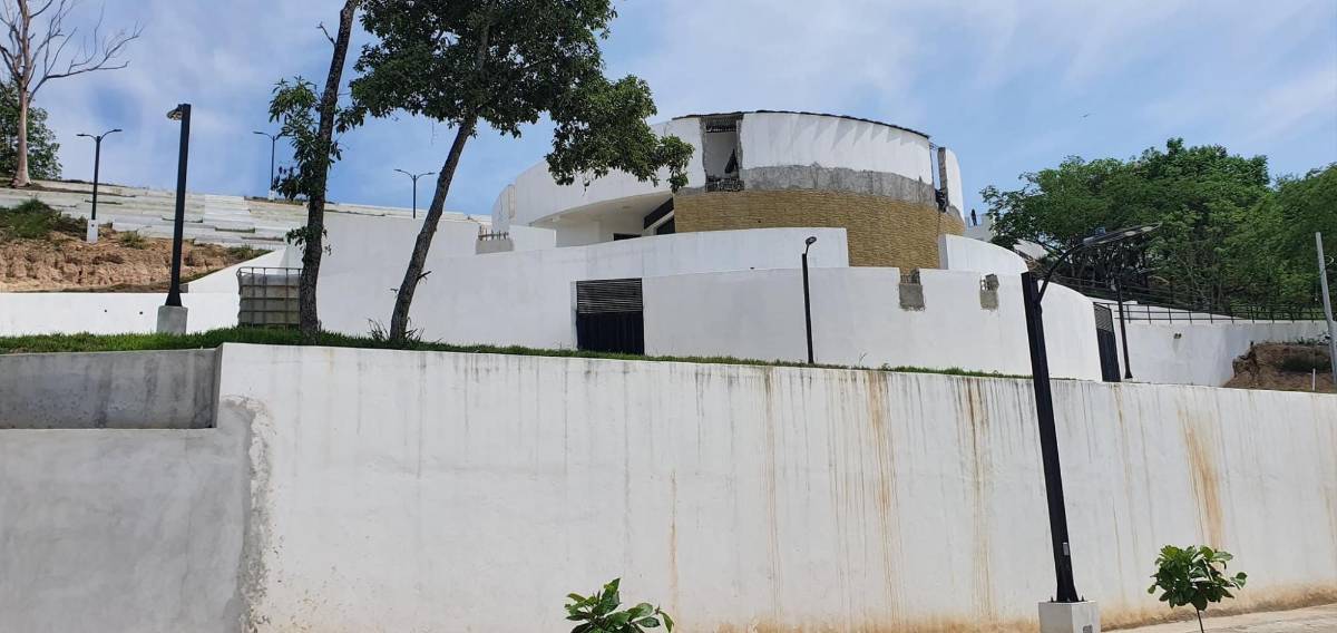 Denuncian abandono de millonario proyecto turístico