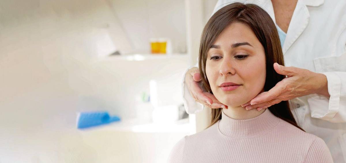 Pasar largas horas en la oficina puede desencadenar la tiroides