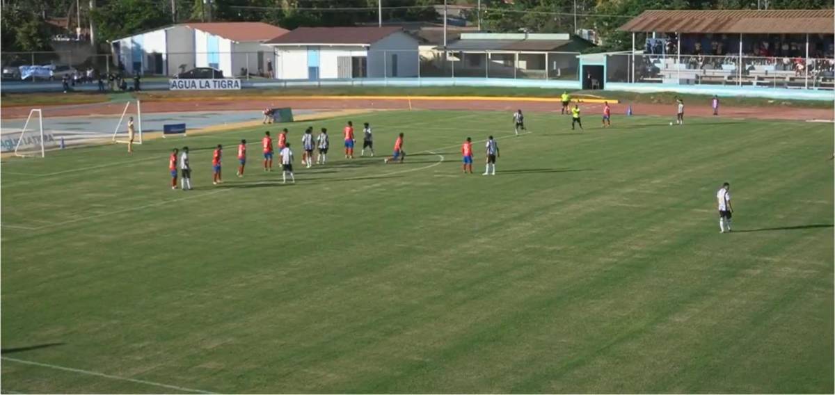 Chica de negro enamora, el penal que pidió Olimpia e insólita expulsión en Catacamas
