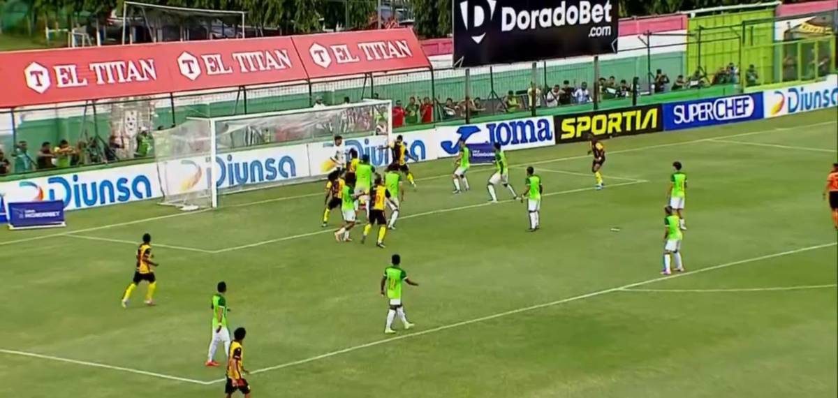 Futbolista se peleó con aficionados, bronca y polémica en Marathón-Real España
